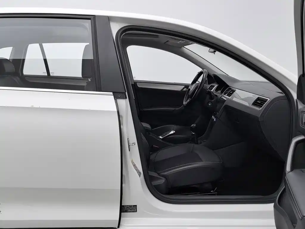 Skoda Rapid Spaceback 2018 — фото 23