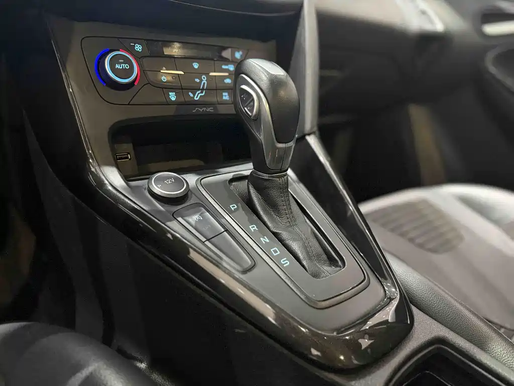Ford Focus 2019 — фото 15