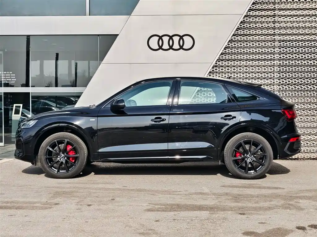 Audi Q5L Sportback 2024 — фото 3