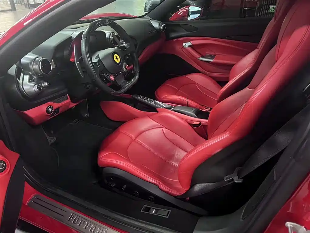 Ferrari F8 2021 — фото 9