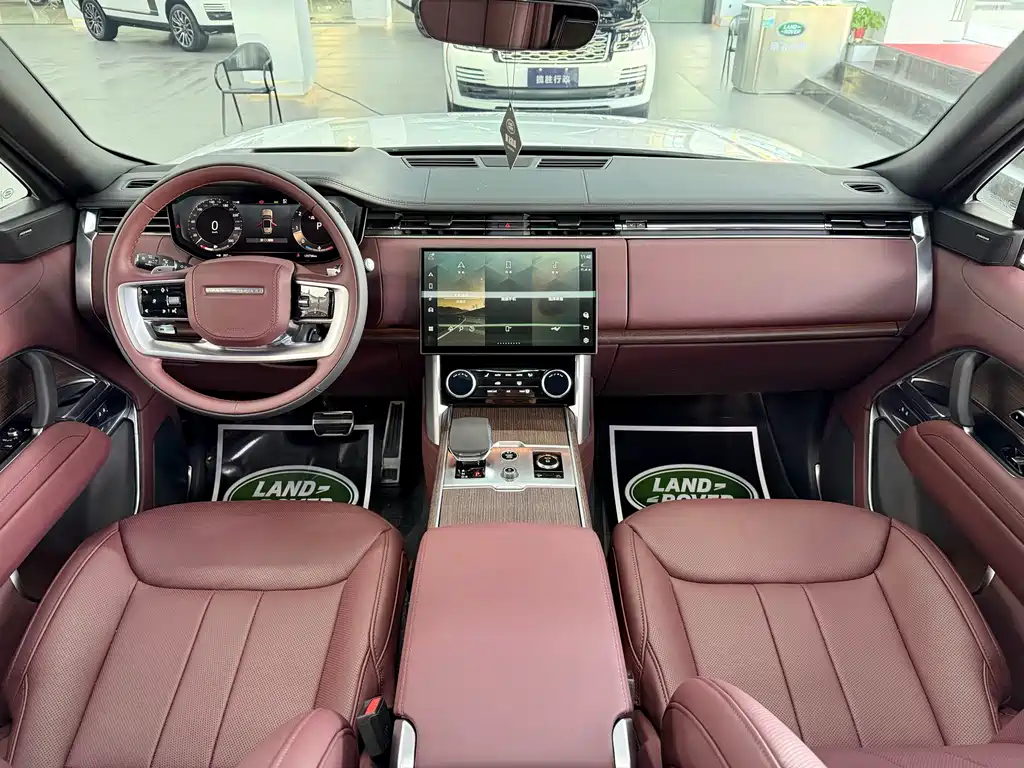 Land Rover Range Rover 2023 — фото 18