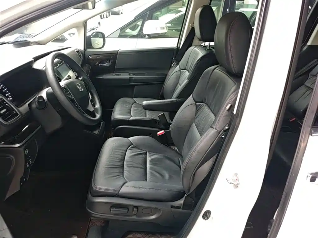 Honda Odyssey 2018 — фото 14