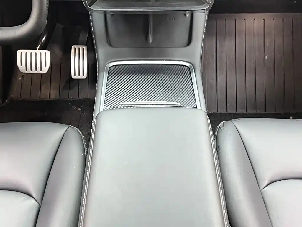 Tesla Model Y 2023 — фото 25
