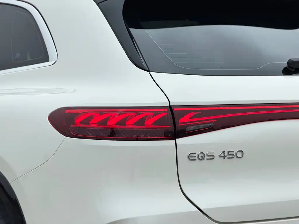 Mercedes-Benz EQS SUV 2023 — фото 32