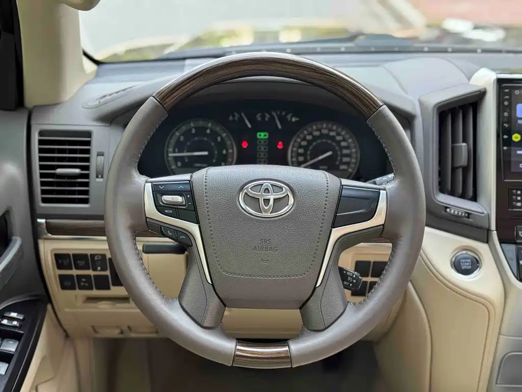 Toyota Land Cruiser 2019 — фото 3