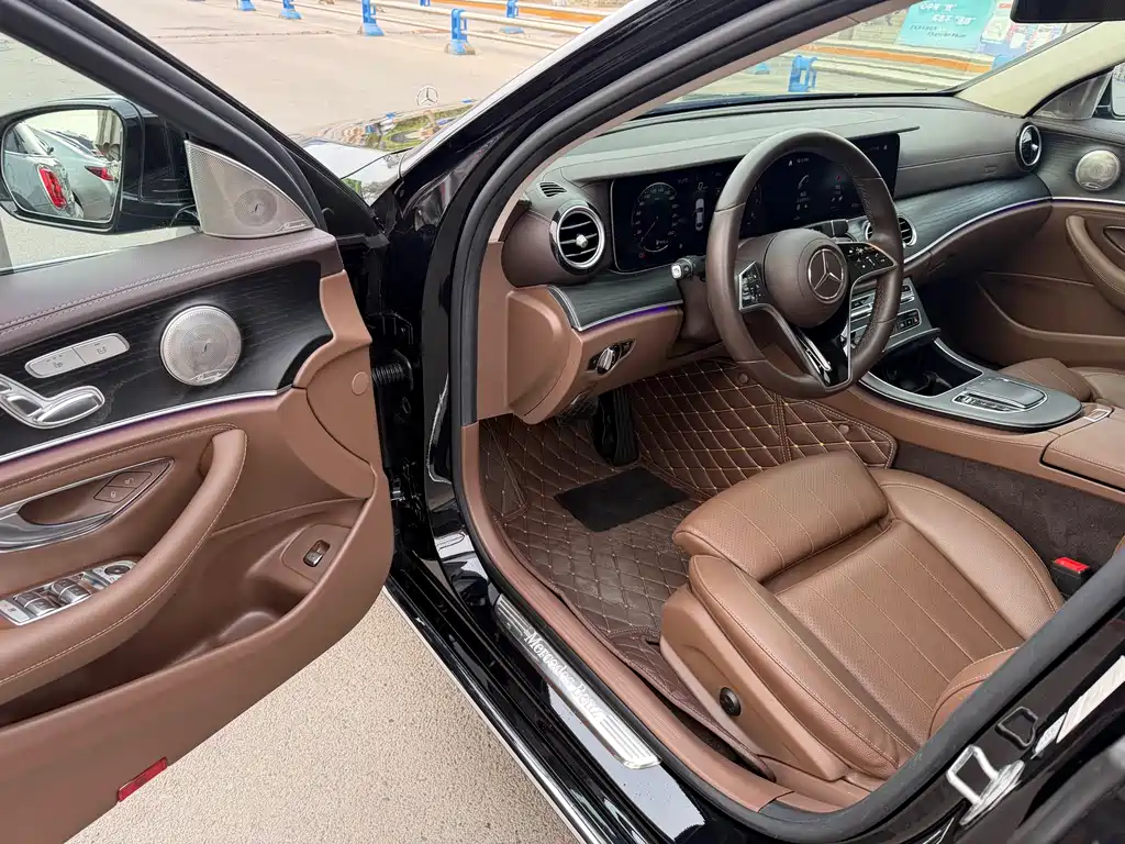 Mercedes-Benz E-Class 2022 — фото 12
