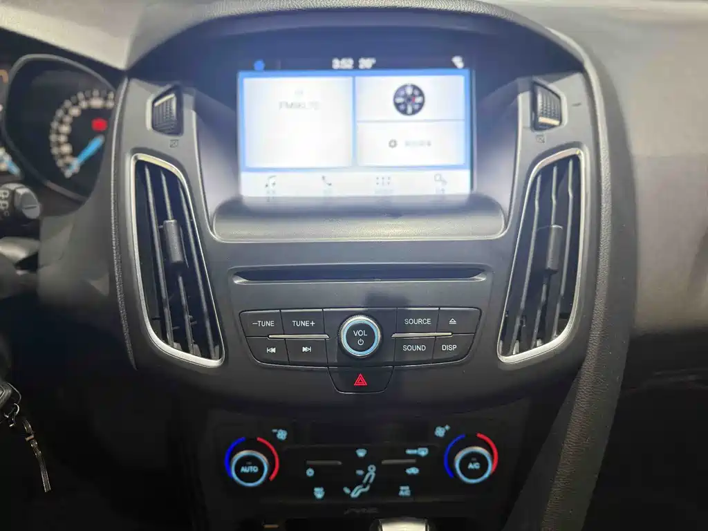 Ford Focus 2019 — фото 10