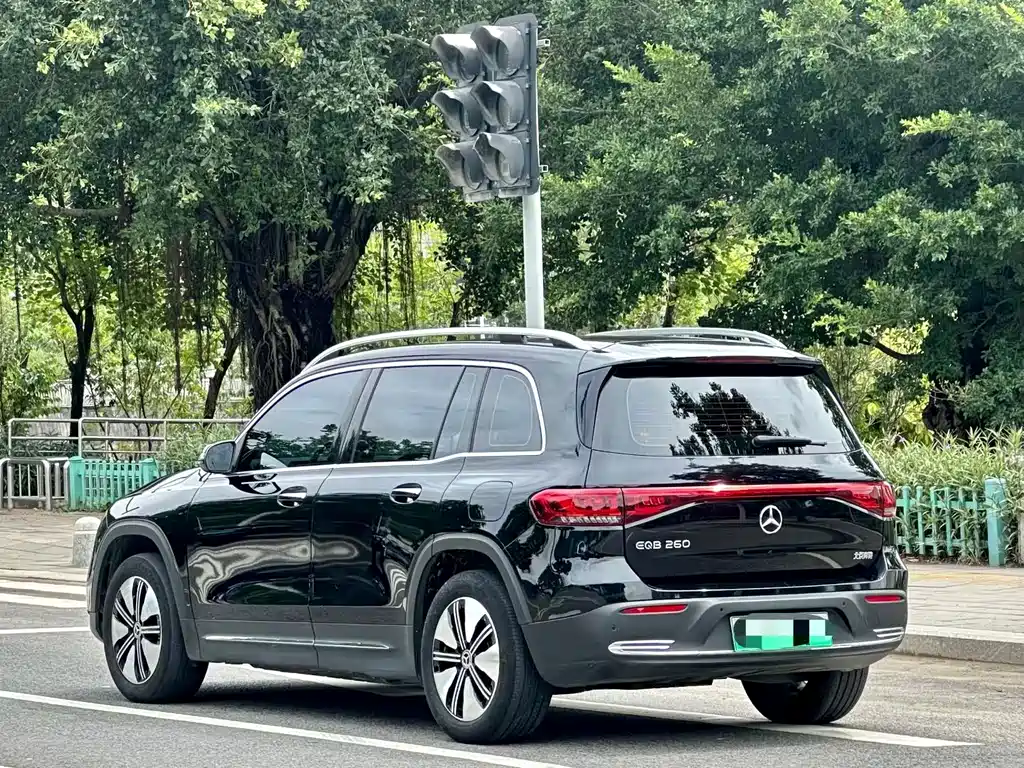 Mercedes-Benz EQB 2022