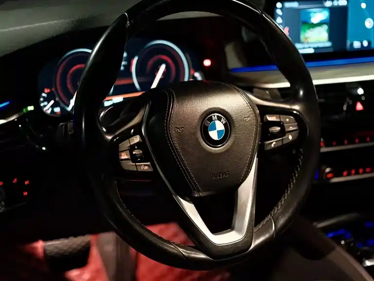 BMW 5 Series 2018 — фото 5