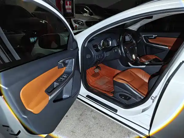 Volvo V60 2014