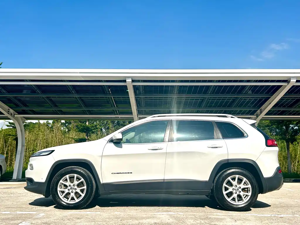 Jeep Cherokee 2017 — фото 5