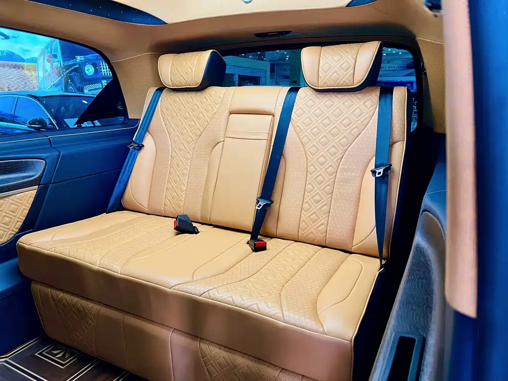 Mercedes-Benz V-Class 2021 — фото 11