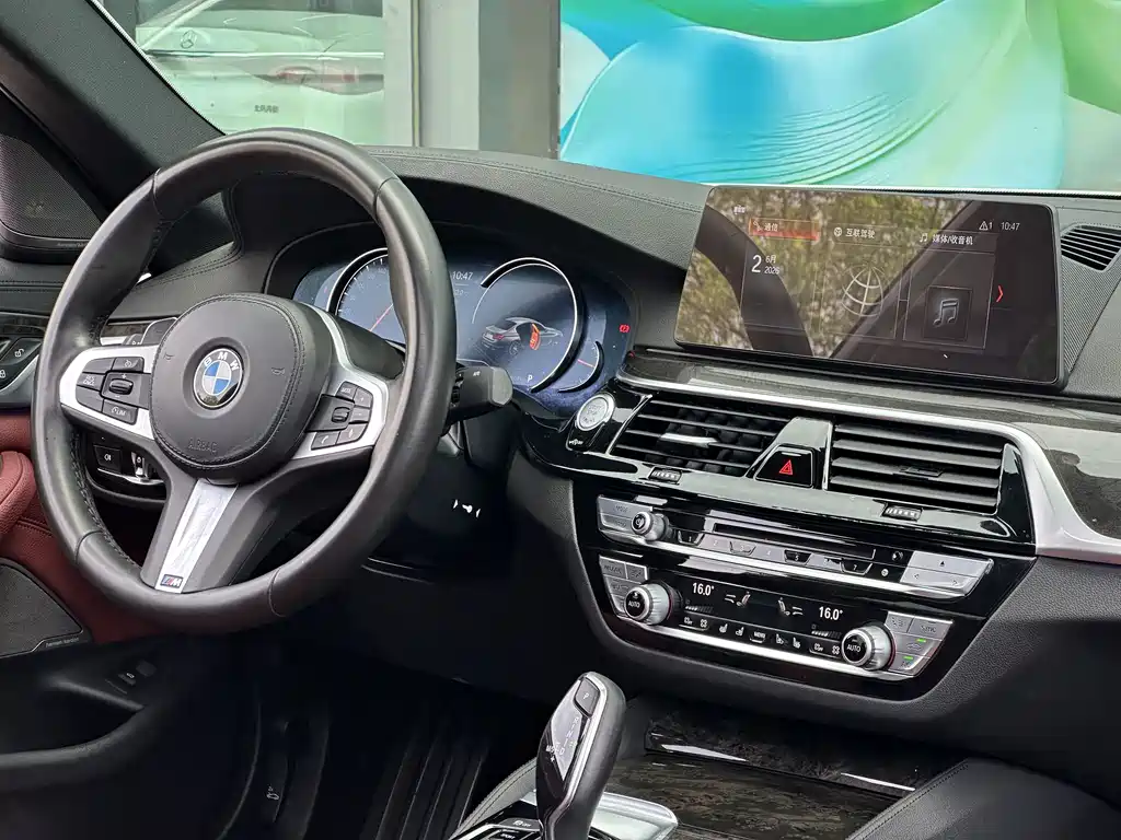 BMW 5 Series 2018 — фото 12
