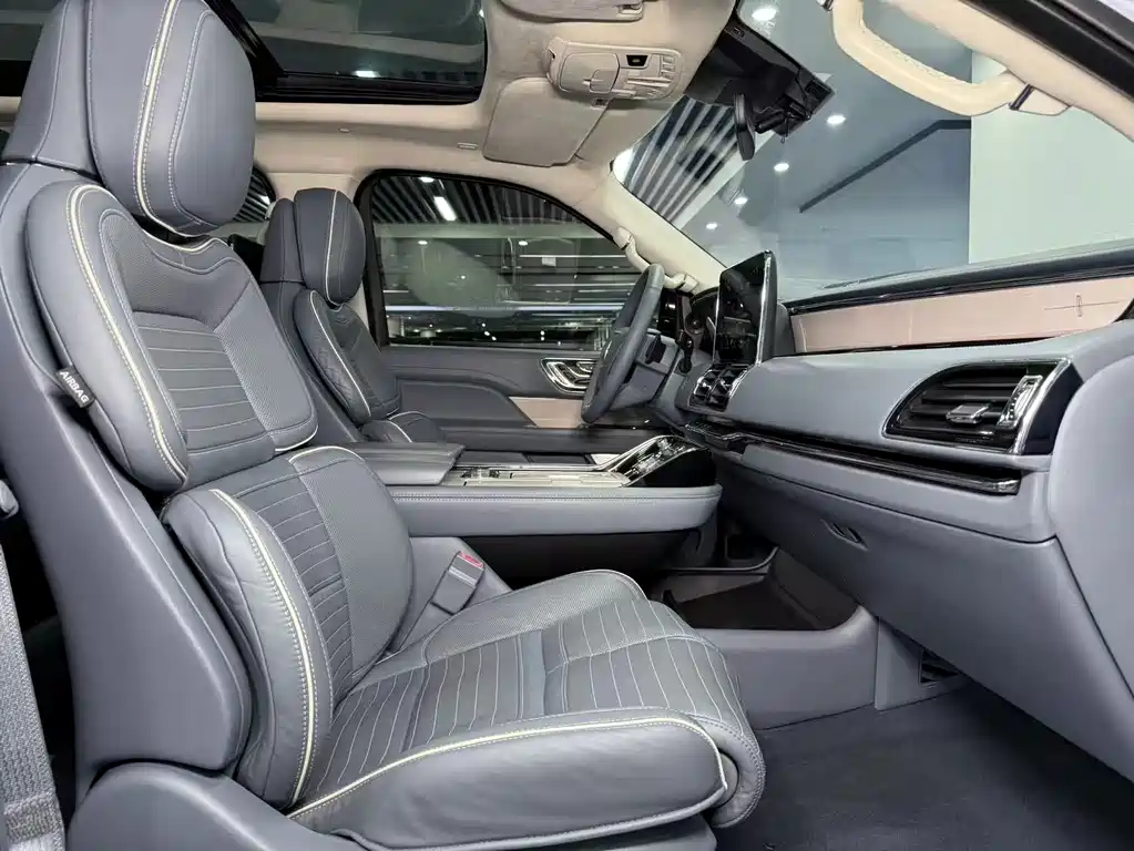 Lincoln Navigator 2019 — фото 25