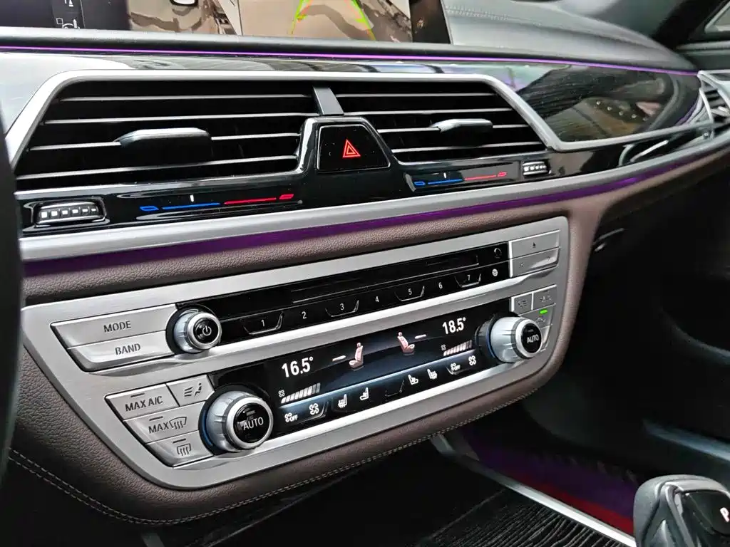 BMW 7 Series 2018 — фото 12