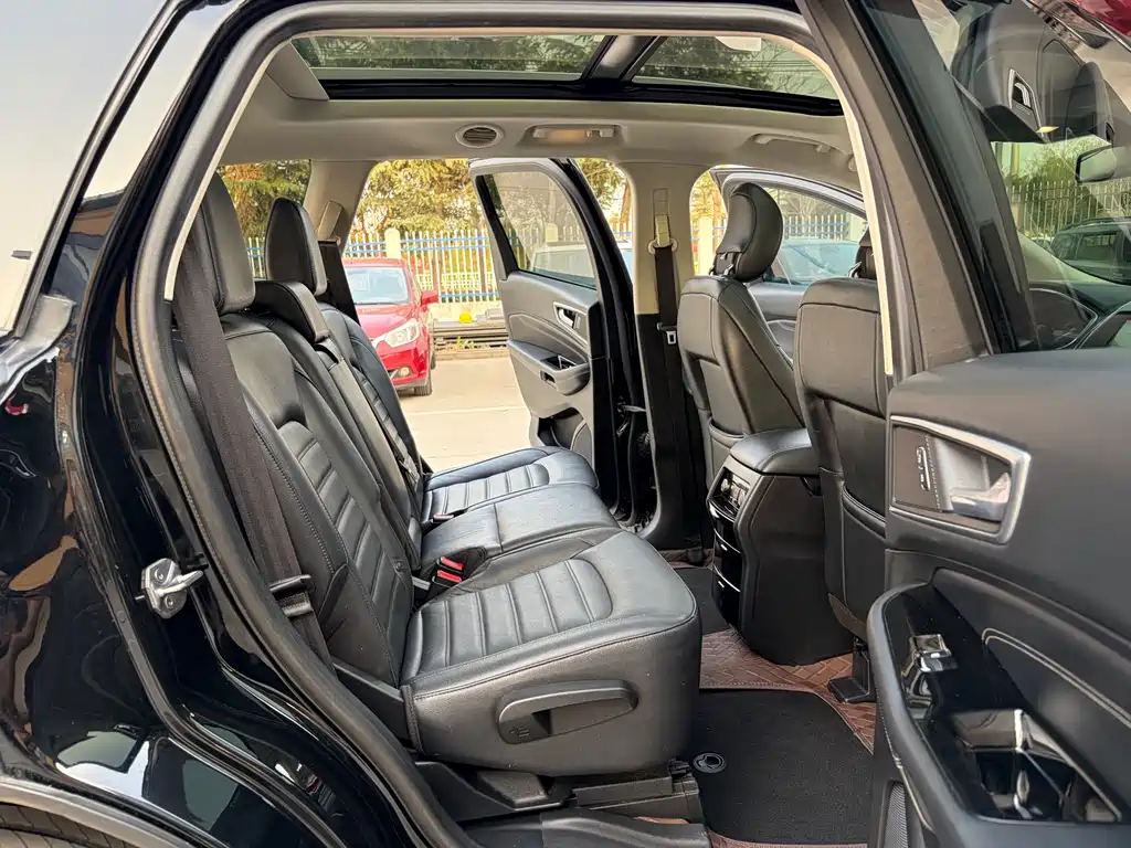 Ford Edge 2018 — фото 13