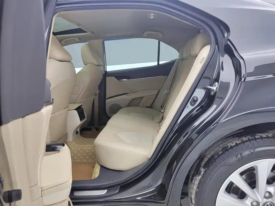 Toyota Camry 2021 — фото 11