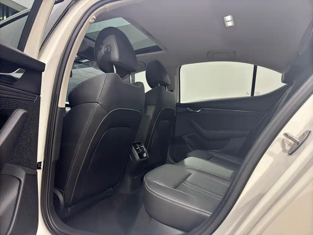 Skoda Octavia 2022 — фото 8
