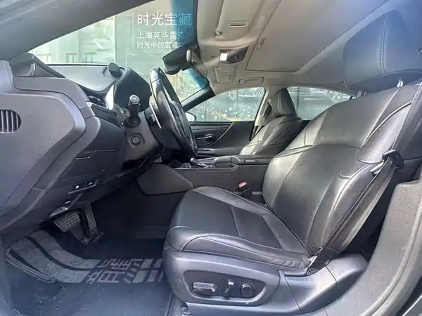 Lexus ES 2020