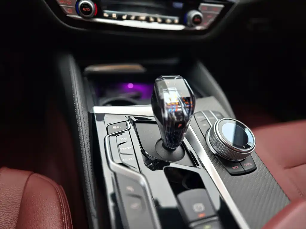 BMW 5 Series 2020 — фото 10