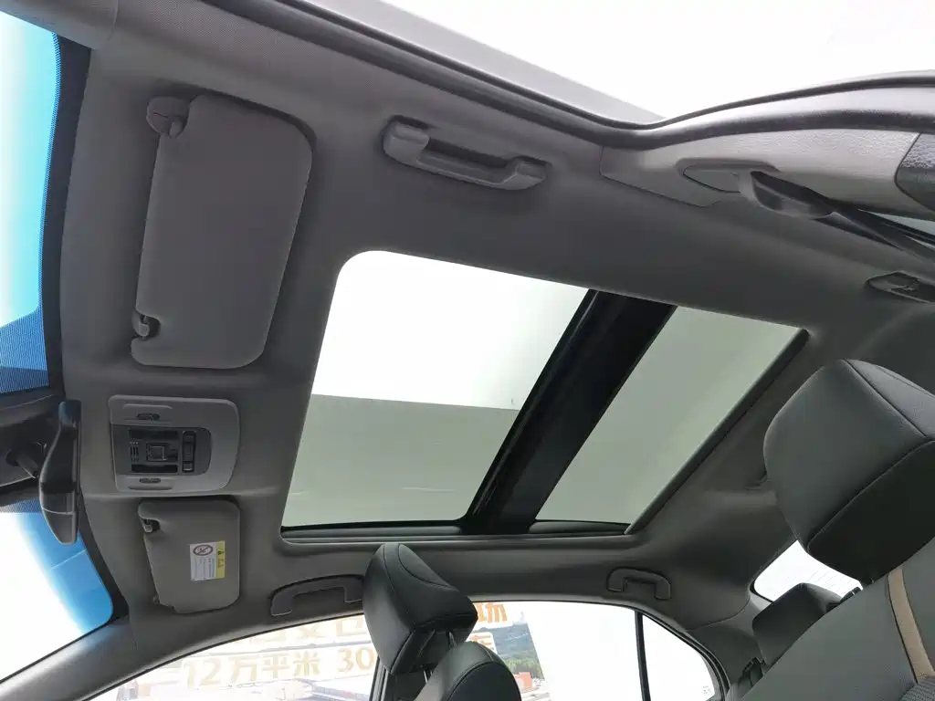 Toyota Camry 2023 — фото 14