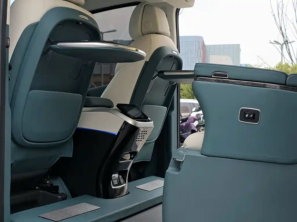 Toyota Hiace 2024 — фото 10