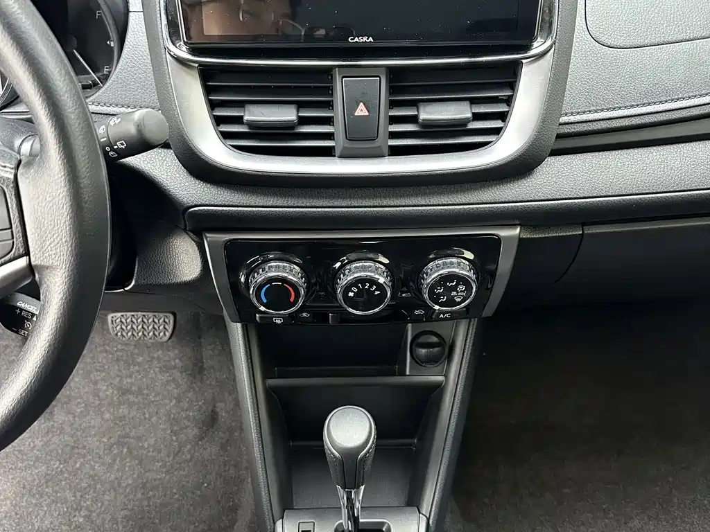Toyota Yaris L 2023 — фото 15