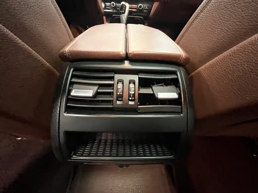 BMW 5 Series 2017 — фото 18