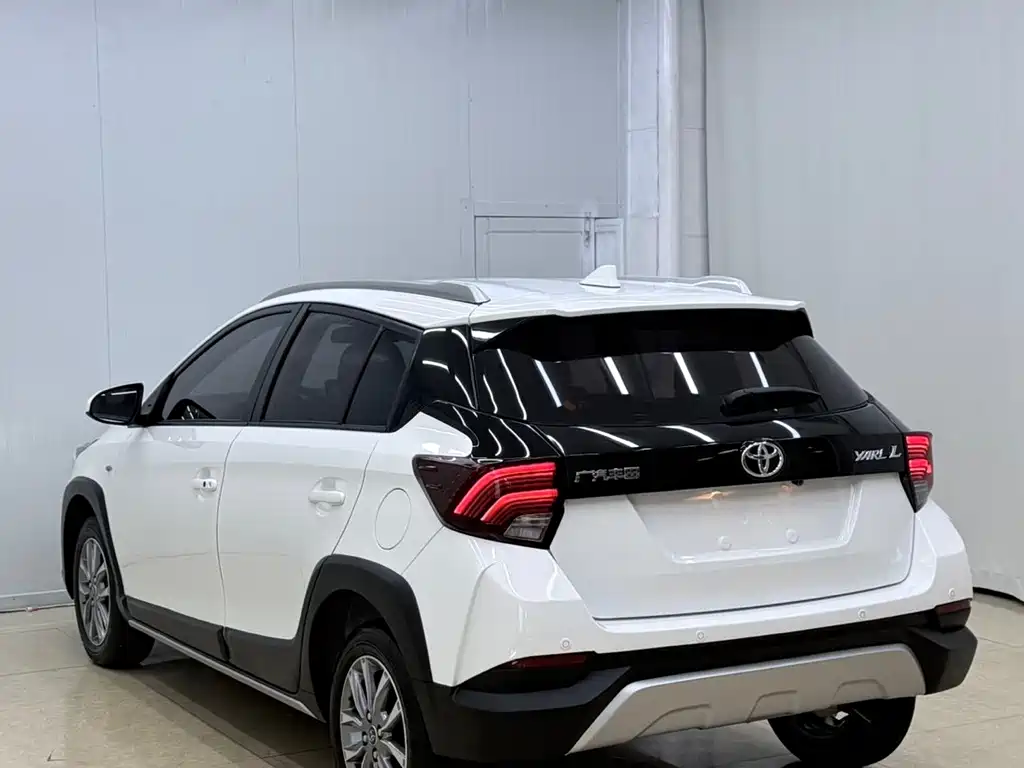 Toyota Yaris L 2023 — фото 6
