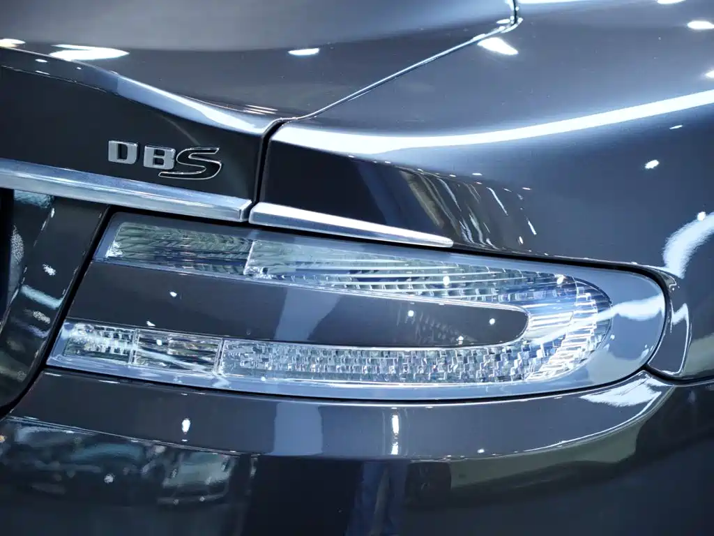 Aston Martin DBS 2010 — фото 16
