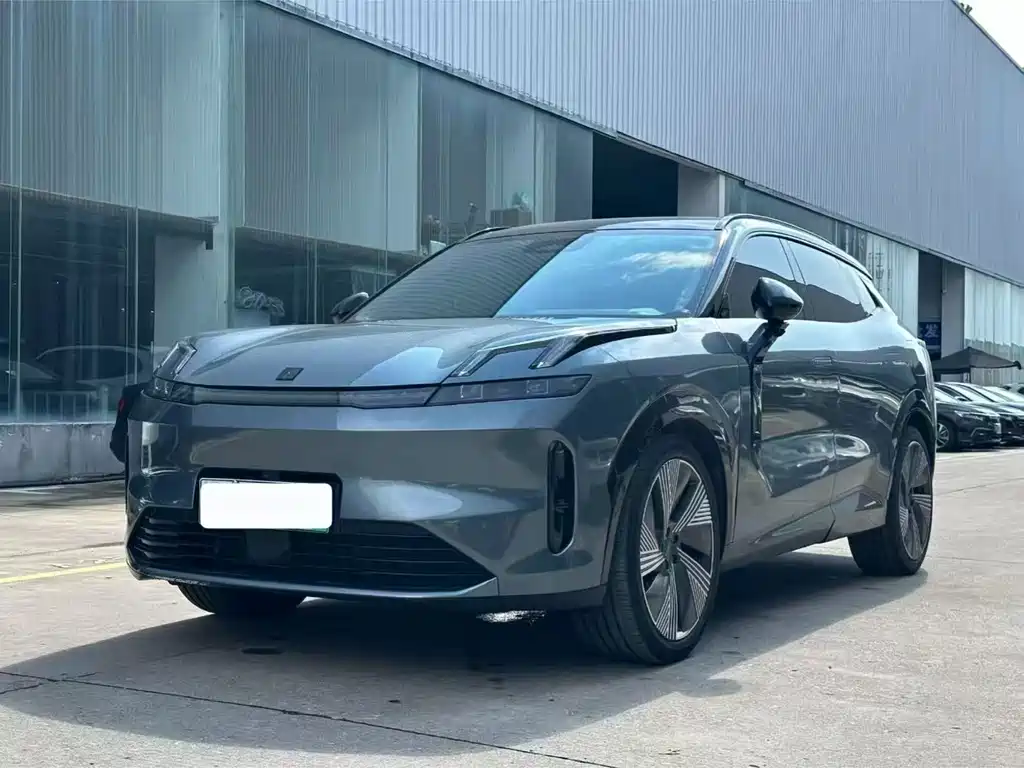 Lynk & Co 08 EM-P 2024