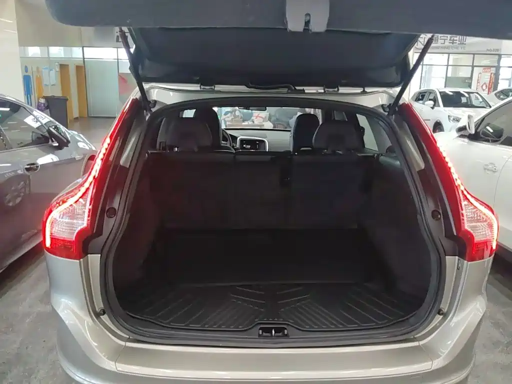 Volvo XC60 2015 — фото 19