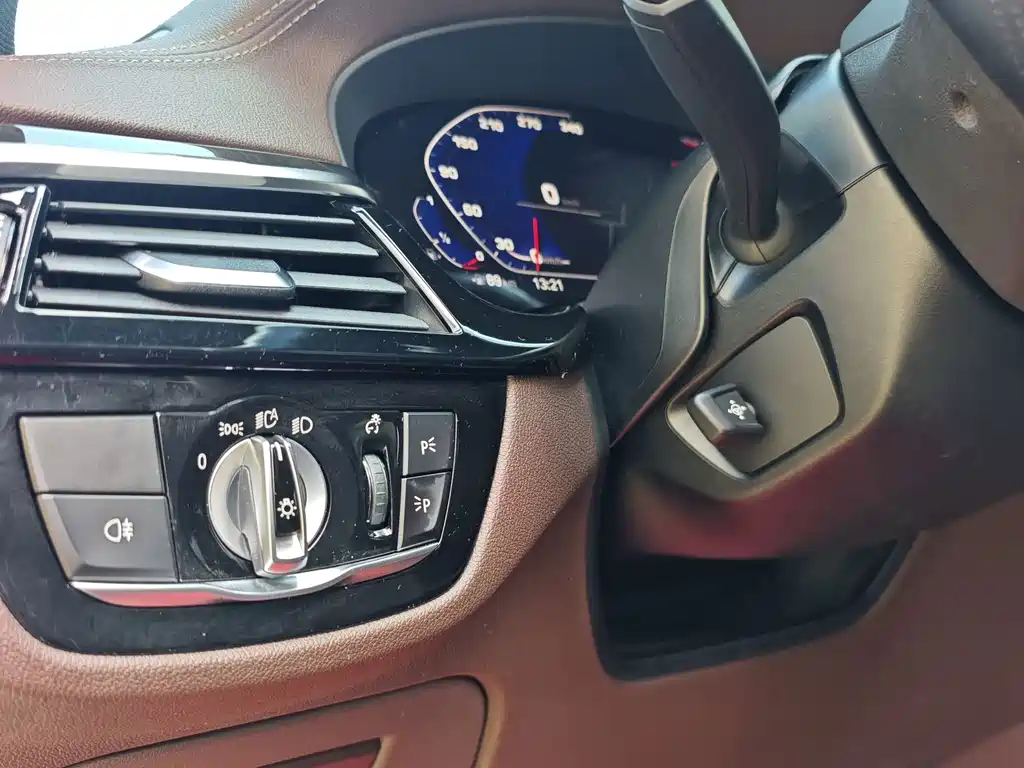 BMW 5 Series 2020 — фото 14