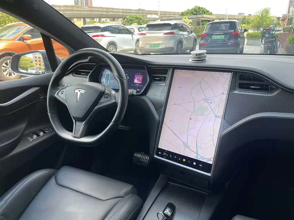 Tesla Model X 2019 — фото 14