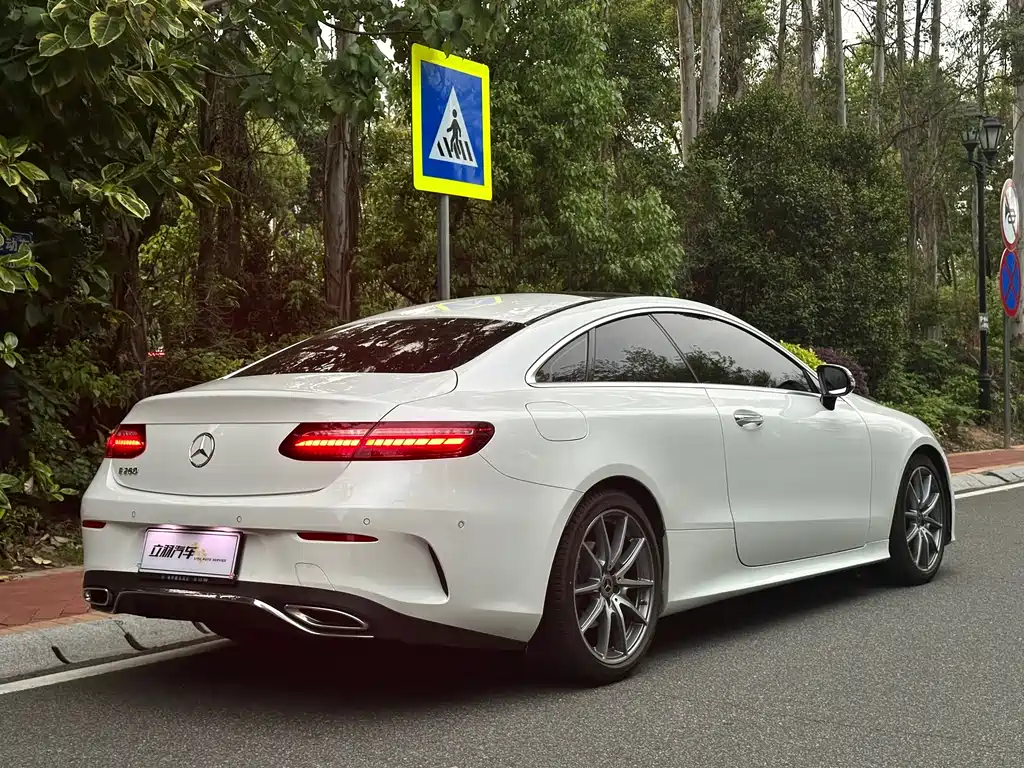 Mercedes-Benz E-Class 2022 — фото 14