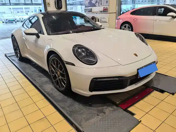 Porsche 911 2025