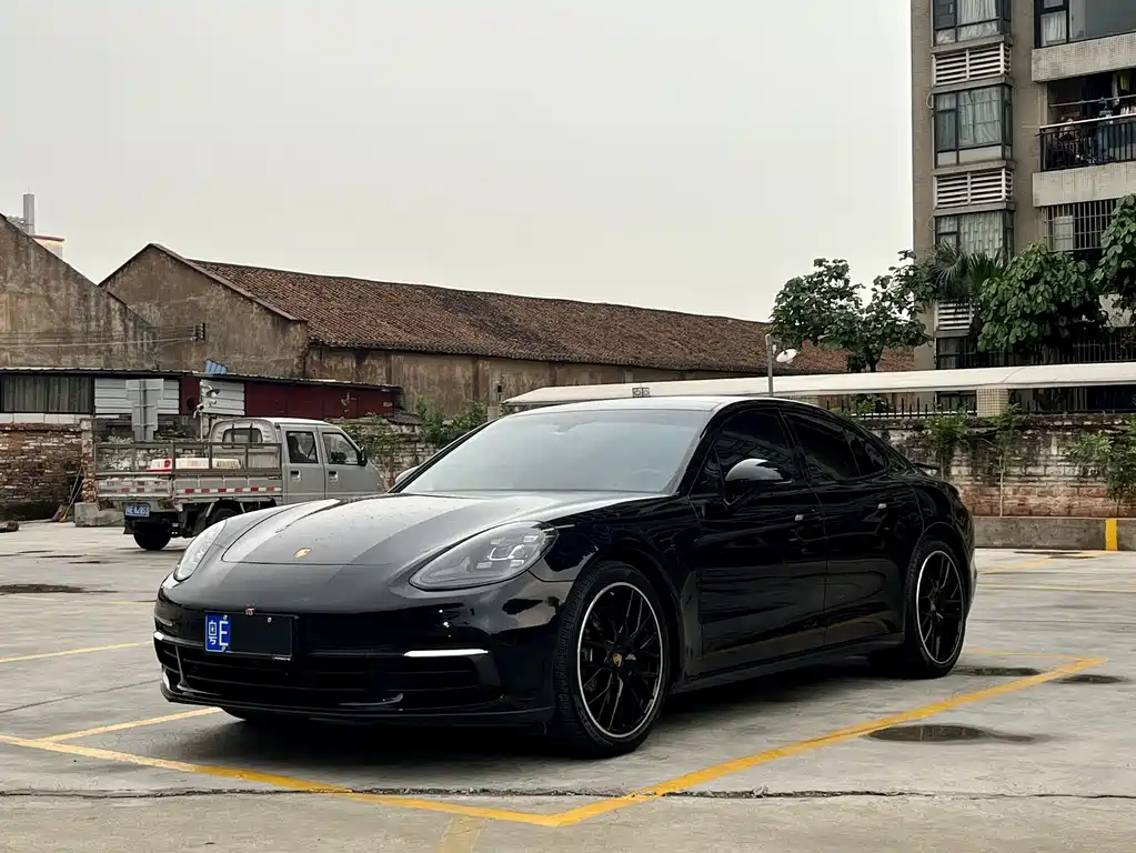 Porsche Panamera 2018 — фото 1