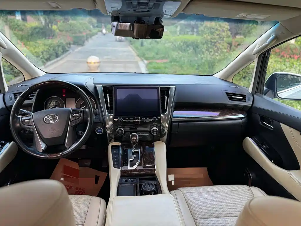 Toyota Alphard 2020 — фото 9