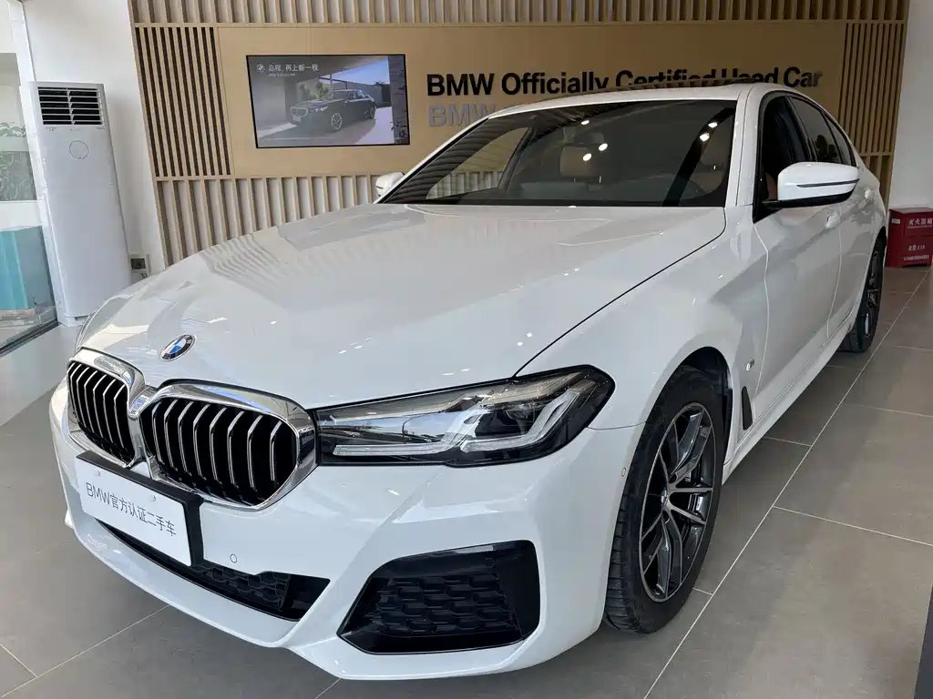 BMW 5 Series 2023 — фото 1