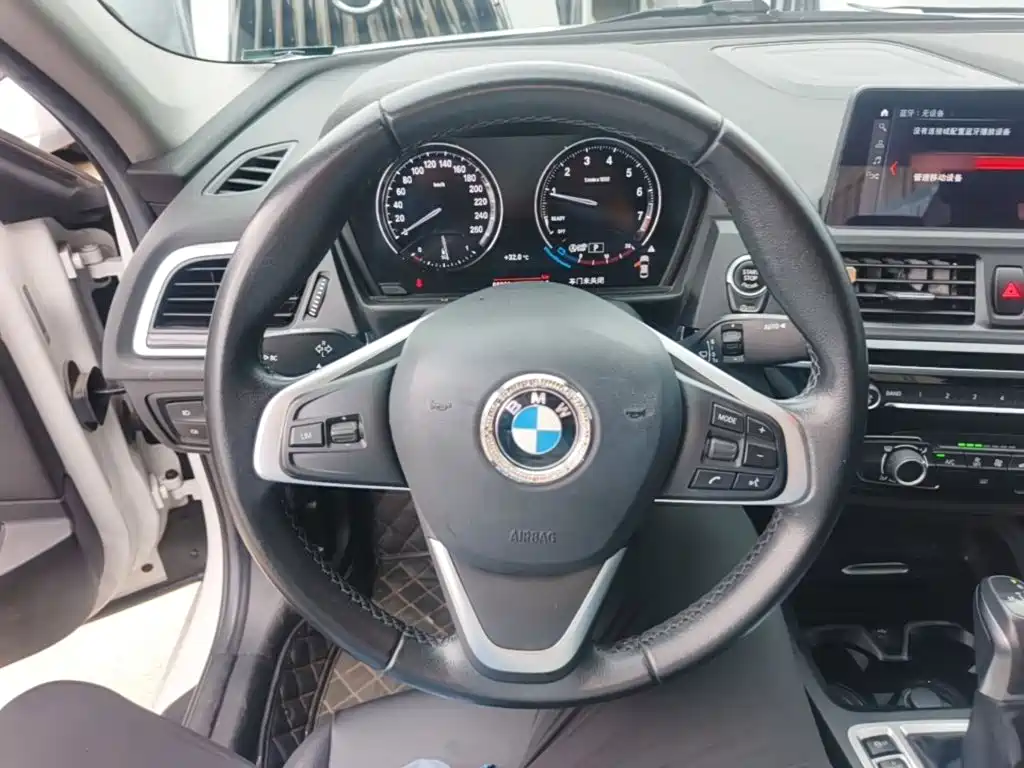 BMW 1 Series 2019 — фото 11
