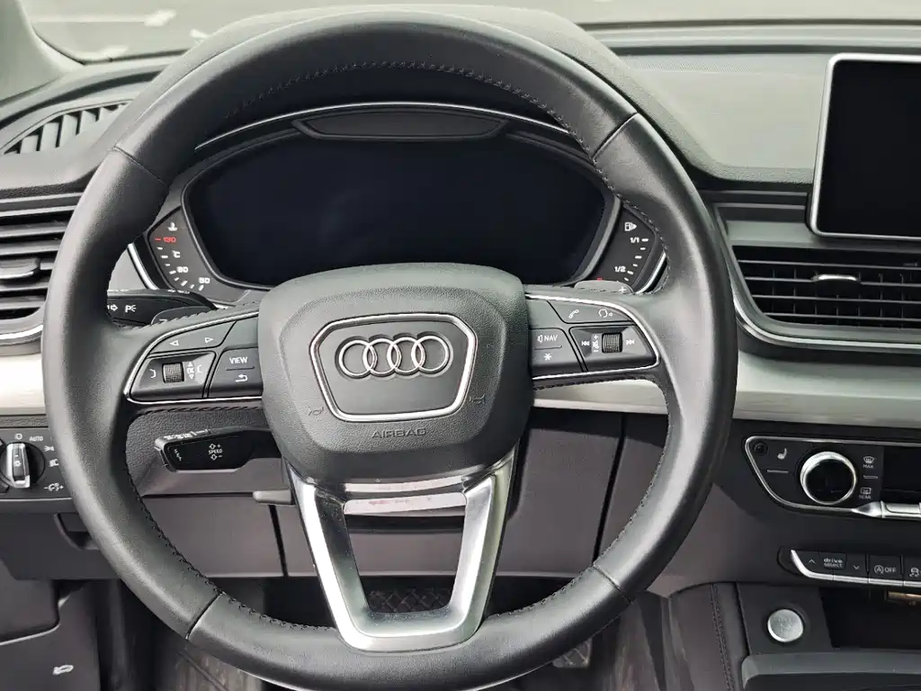 Audi Q5L 2019 — фото 9