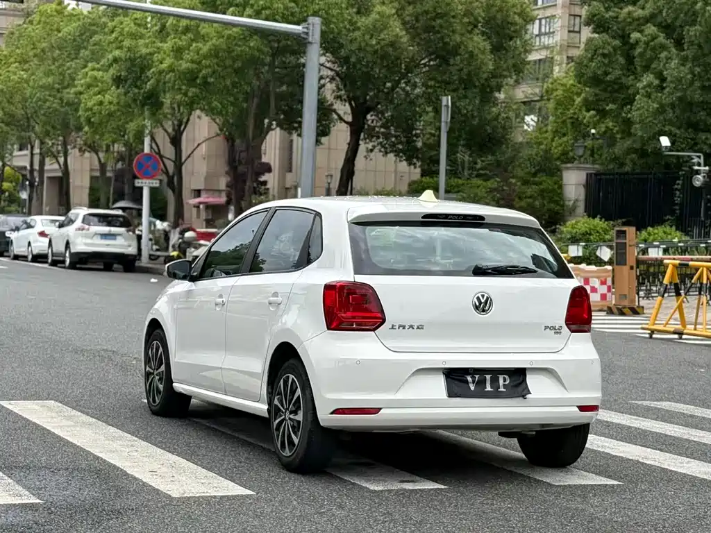 Volkswagen Polo 2017 — фото 17