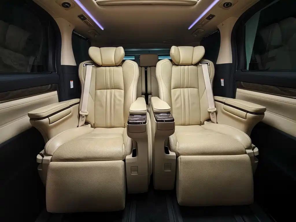 Toyota Alphard 2021 — фото 13