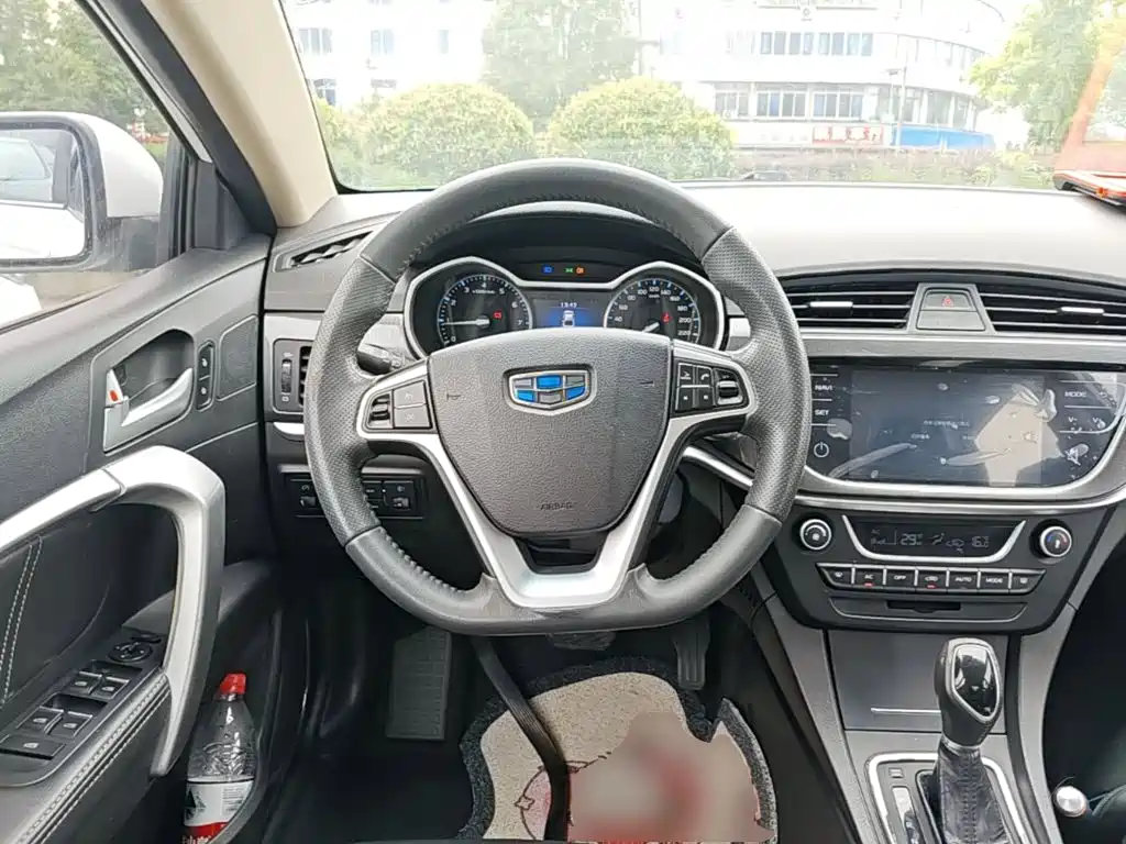 Geely Emgrand 2016 — фото 11