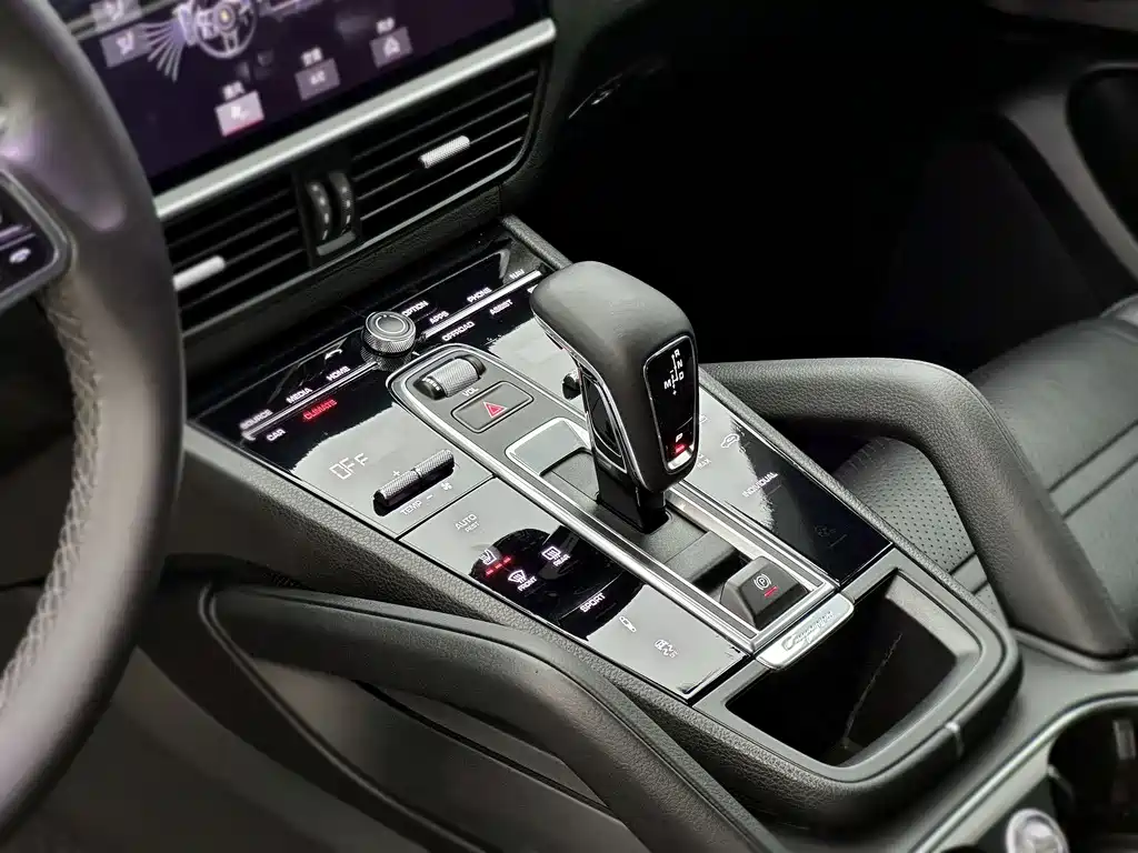 Porsche Cayenne 2020 — фото 20