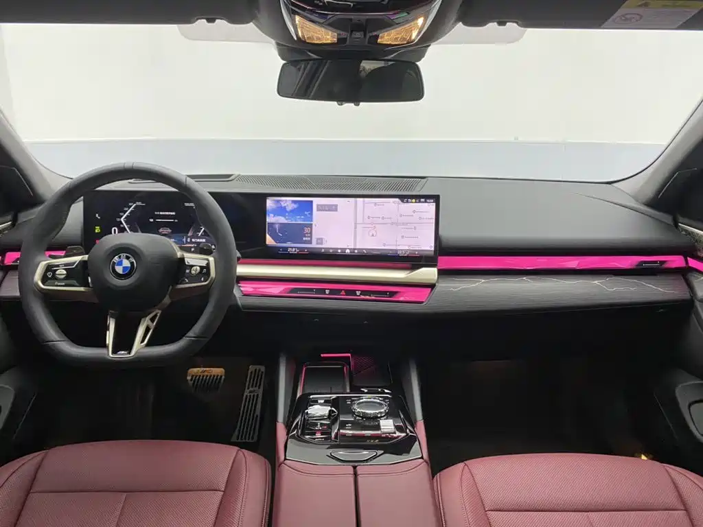 BMW 5 Series 2025 — фото 13
