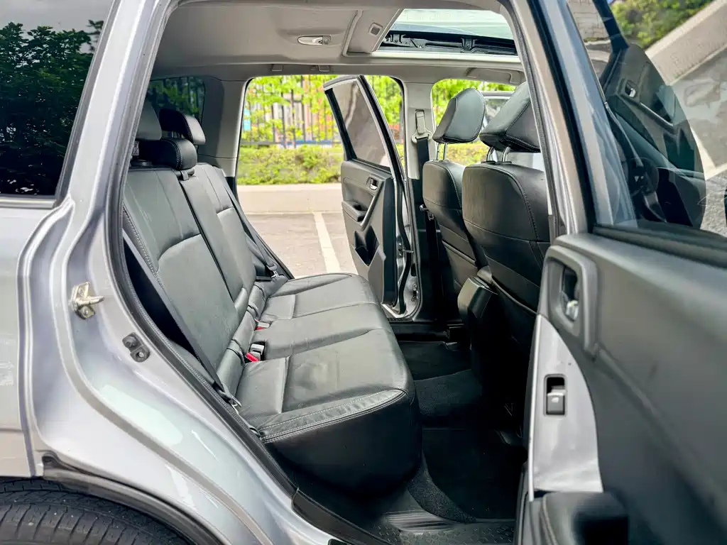 Subaru Forester 2017 — фото 16