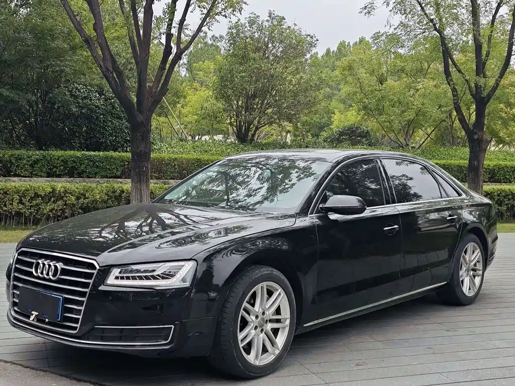 Audi A8 2017 — фото 1