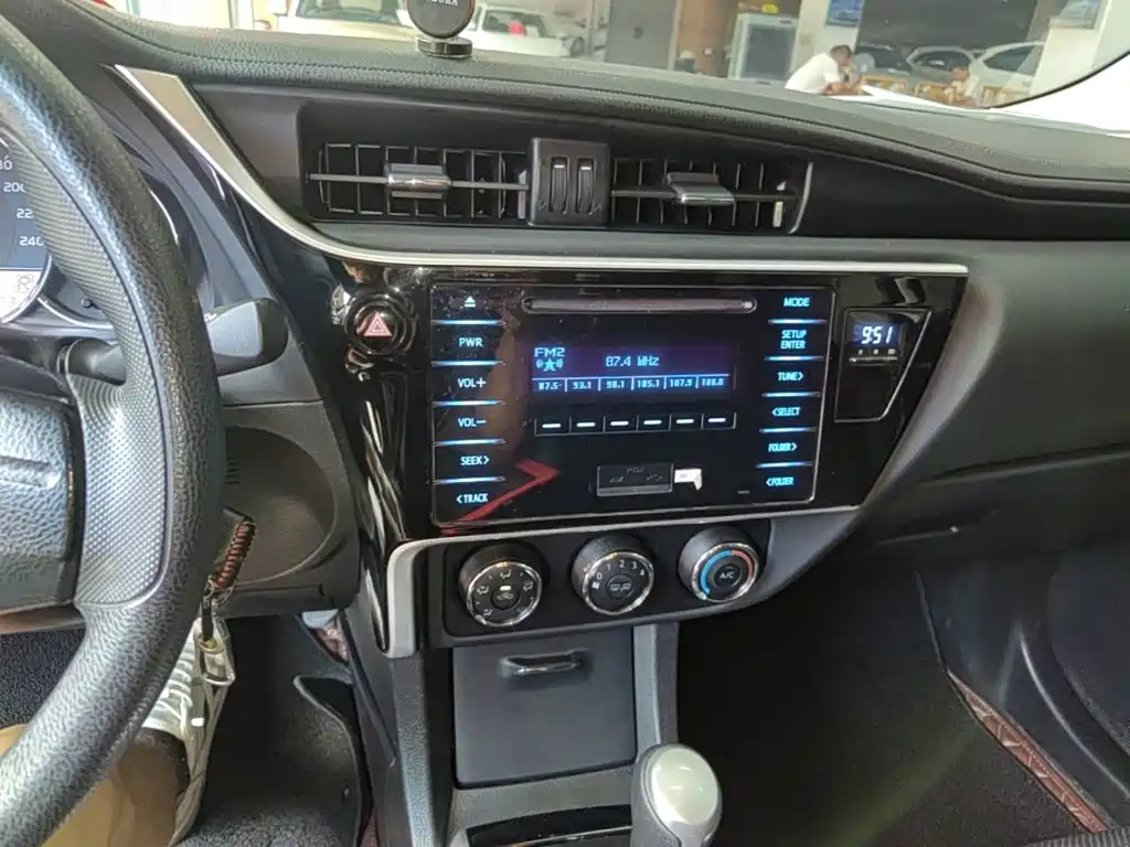 Toyota Corolla 2017 — фото 13
