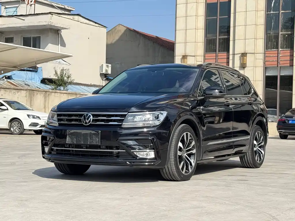 Volkswagen Tiguan L 2021 — фото 1
